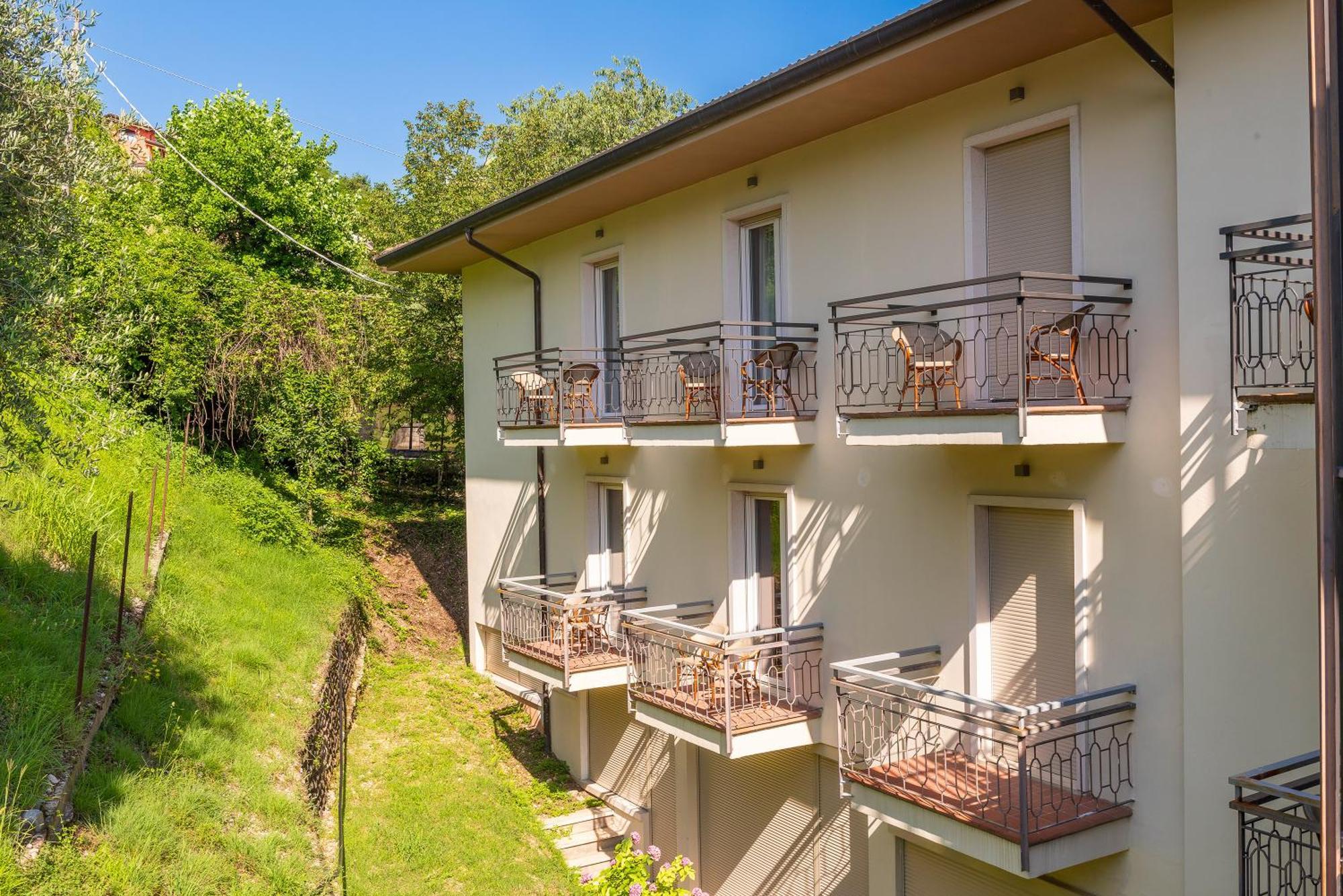 Residenza Panorama Aparthotel Costermano Exterior photo