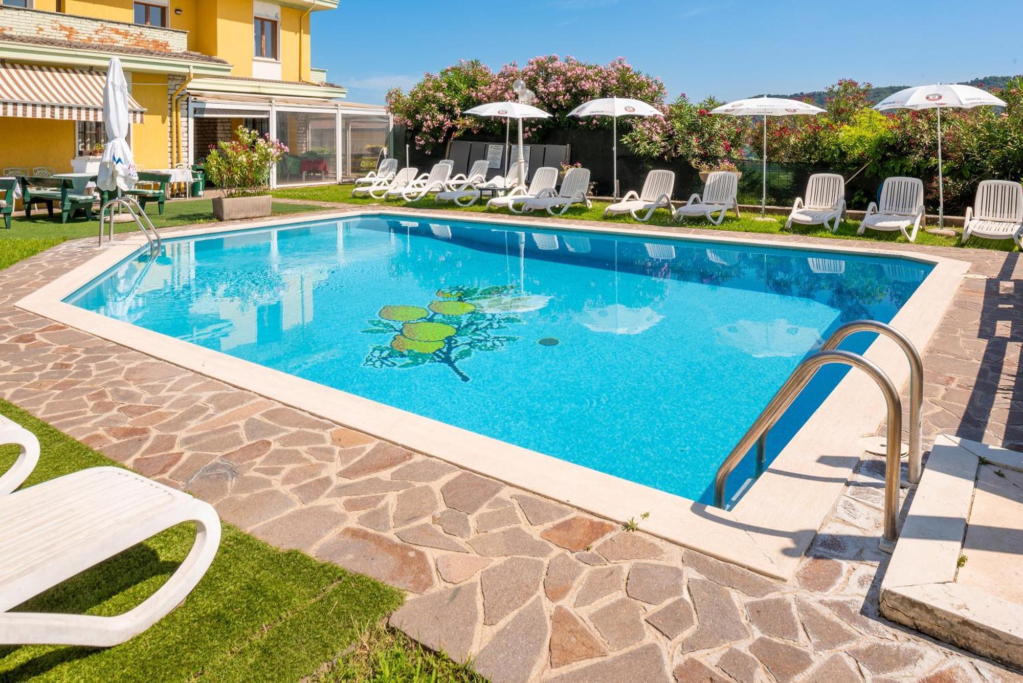 Residenza Panorama Aparthotel Costermano Exterior photo